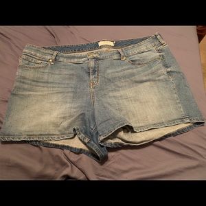 Torrid denim shorts size 22